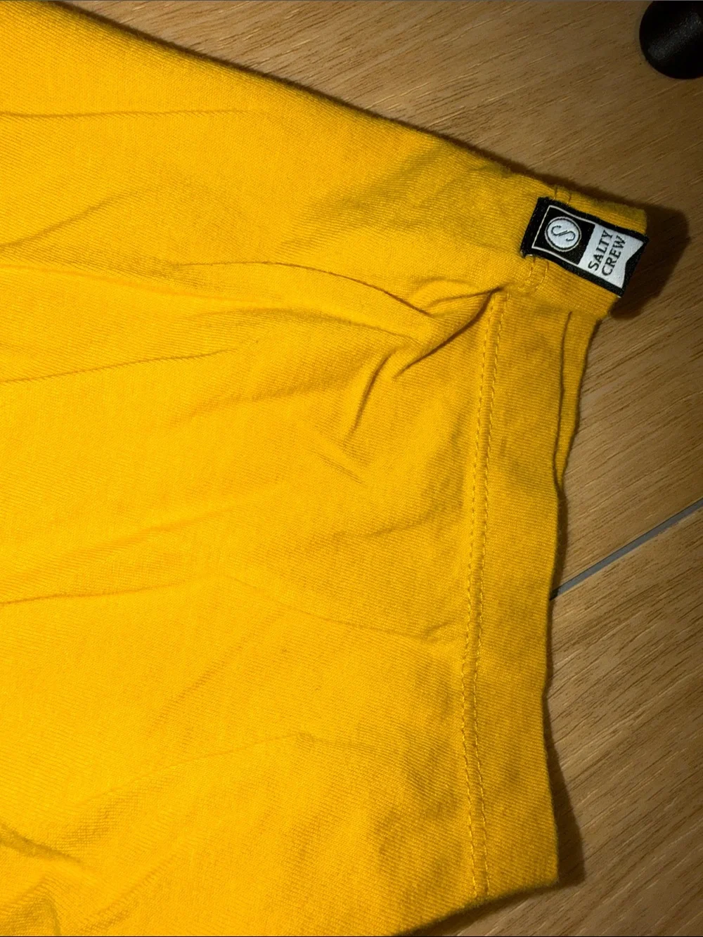 Salty Crew Mustard Shark Back Graphic Tee size mens medium